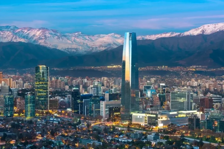 Santiago Là Thủ Đô Nước Nào? Khám Phá Thủ Đô Chile 2026 Kiến trúc hiện đại tại Santiago, Chile