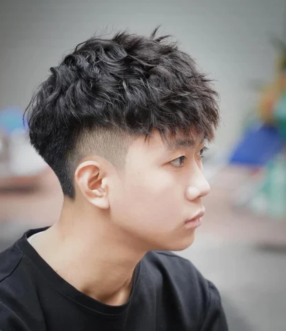 Kiểu tóc uốn nam ruffled tạo phom