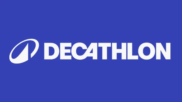Decathlon của nước nào? Nguồn gốc và hành trình chinh phục thế giới Logo Decathlon và các sản phẩm thể thao đa dạng