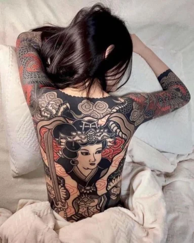 Full Lưng Nhật Cổ Nữ: Xu Hướng Tattoo Nghệ Thuật 2026 Mẫu hình xăm Nhật cổ kín lưng cho con gái đẹp