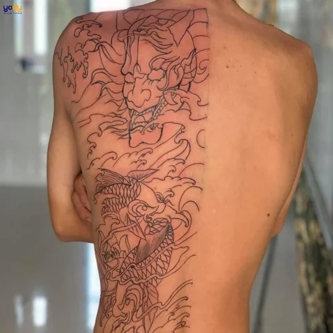 Mẫu xăm nửa lưng phong cách tối giản