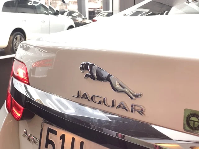 Jaguar của nước nào? Hé lộ lịch sử và bí mật thương hiệu xe sang Mẫu xe Jaguar E-Type cổ điển