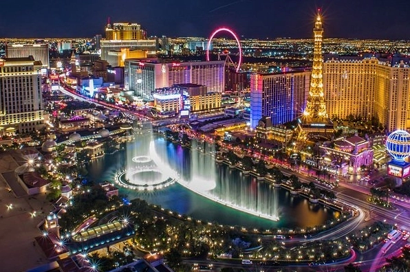 Las Vegas ở nước nào? Khám phá thủ đô giải trí thế giới Một góc sầm uất của Las Vegas Strip