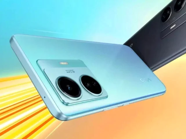 Người dùng chọn mua điện thoại Vivo