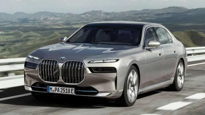 BMW của nước nào? Lịch sử và sự phát triển của thương hiệu xe sang Nội thất sang trọng của một chiếc xe BMW hiện đại