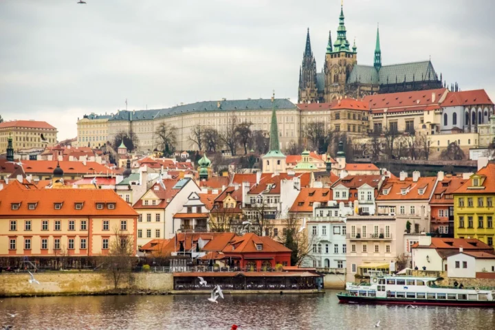 Praha Là Nước Nào? Khám Phá Thủ Đô Séc Đầy Quyến Rũ Đồng hồ Thiên văn Praha