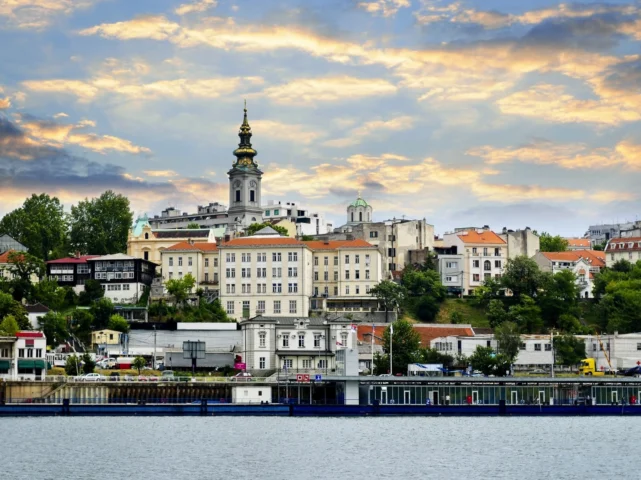 Serbia là nước nào? Khám phá quốc gia Balkan đầy bí ẩn Thủ đô Belgrade, Serbia về đêm