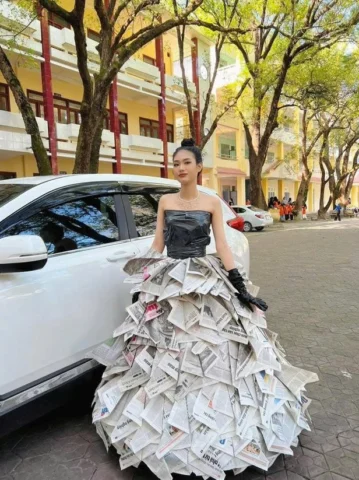Trang phục tái chế từ giấy báo sáng tạo và nghệ thuật
