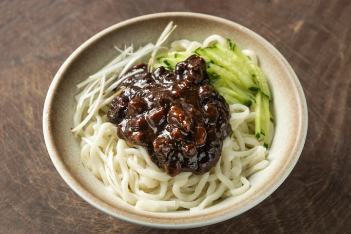Tương Jajang đen sánh đặc