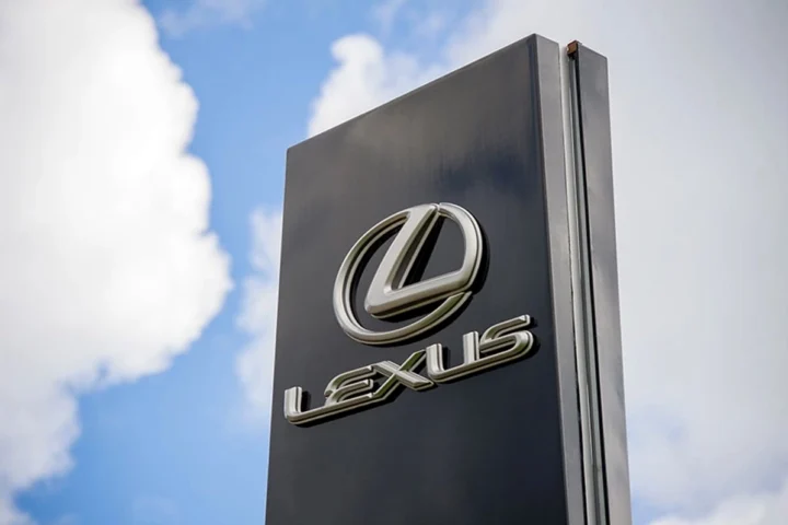 Xe Lexus điện khí hóa