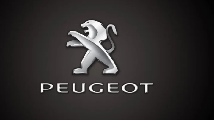 Xe Peugeot sang trọng trên đường phố