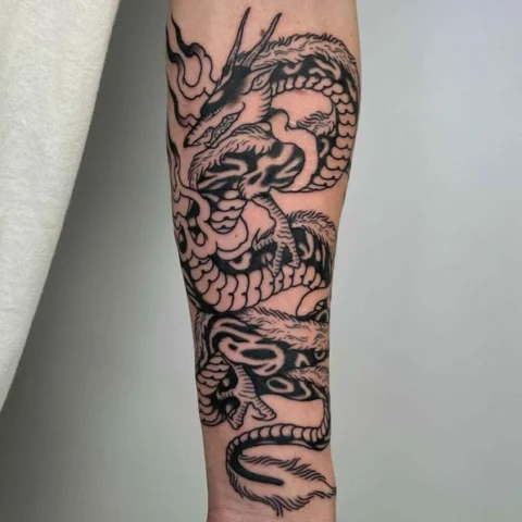 Xu hướng tattoo rồng quấn tay nam 2026