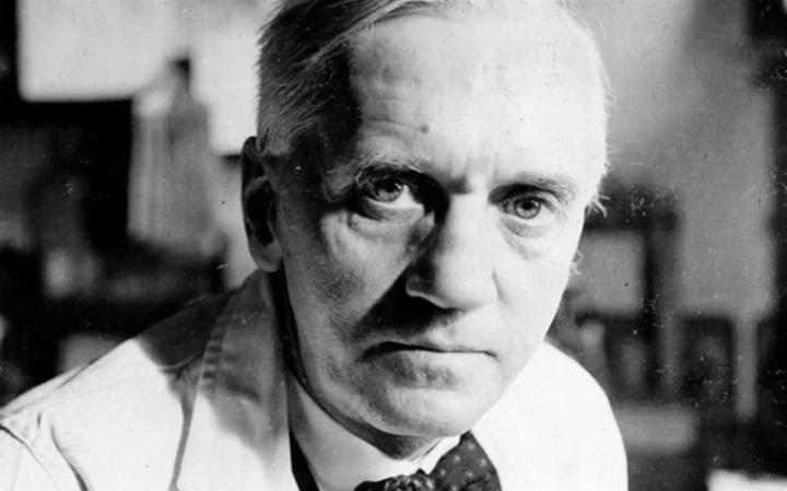 Ai là người phát minh ra kháng sinh và hành trình đột phá y học? Alexander Fleming, người phát minh ra kháng sinh