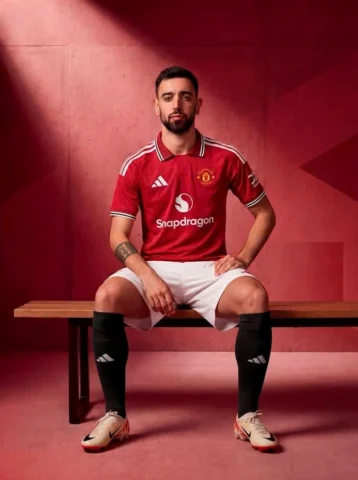 ao-manchester-united-2026-bieu-tuong-san-co-phong-cach_952