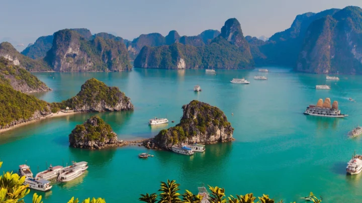 Phong Cảnh Thiên Nhiên Việt Nam: Kỳ Quan Diễm Lệ 2026 Bãi biển Mỹ Khê Đà Nẵng xanh trong