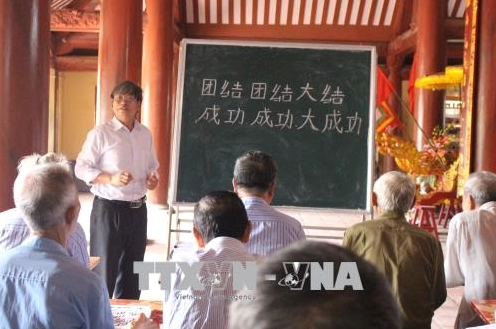 Học Chữ Nôm: Khai Quật Di Sản Văn Hóa Tiếng Việt Bảng chữ Nôm cổ