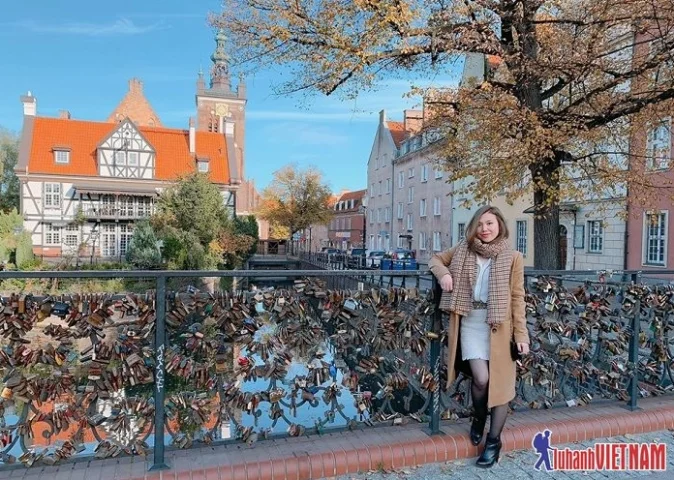 Đâu là thủ đô của Ba Lan? Khám phá Warsaw - Trái tim Châu Âu Cảnh quan thành phố Warsaw về đêm