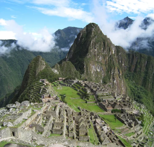 Cảnh quan thiên nhiên hùng vĩ quanh Machu Picchu