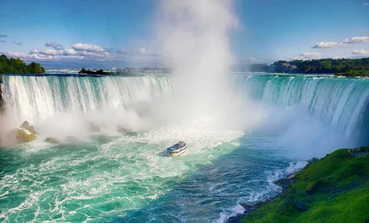 Cầu Rainbow Bridge nối Mỹ và Canada gần Thác Niagara