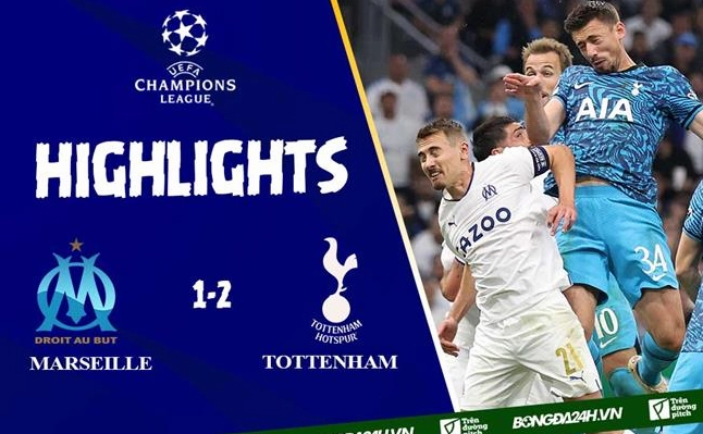 Cầu thủ Marseille ăn mừng bàn thắng