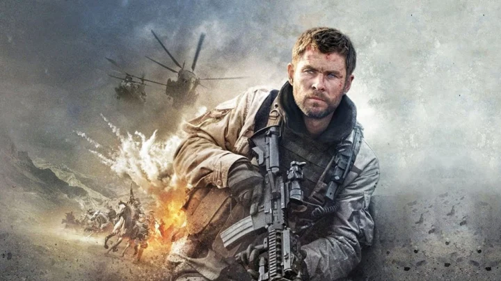 Chris Hemsworth trong vai Thor