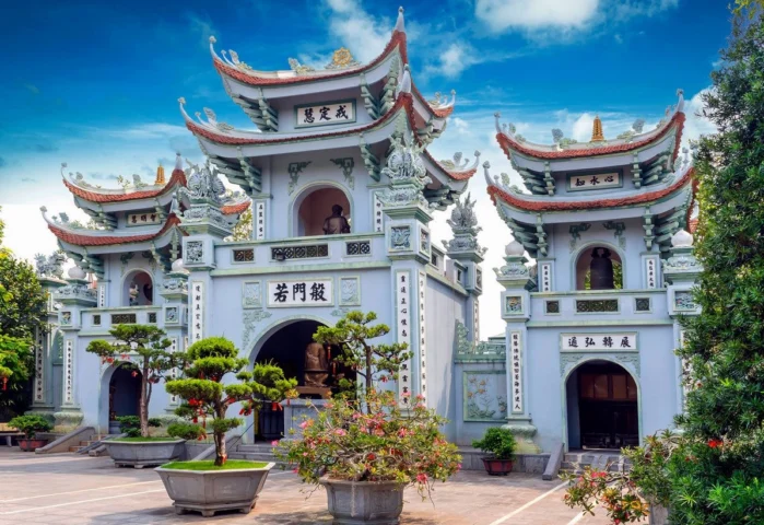 chua-linh-thong-bi-an-va-ve-ep-tam-linh-noi-cua-phat_876