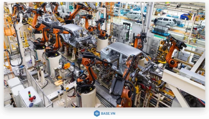Dây chuyền sản xuất tự động với cánh tay robot