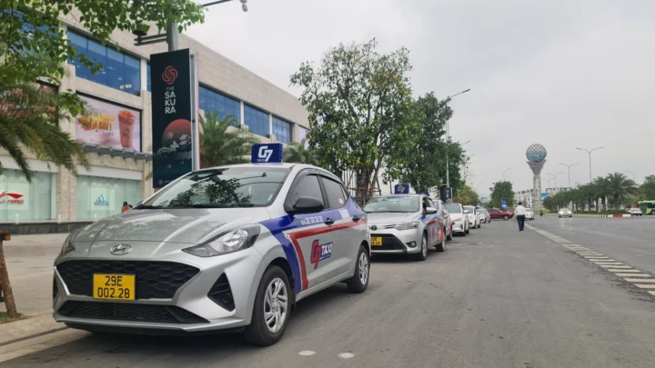 Hành khách đặt xe taxi đi tỉnh qua điện thoại