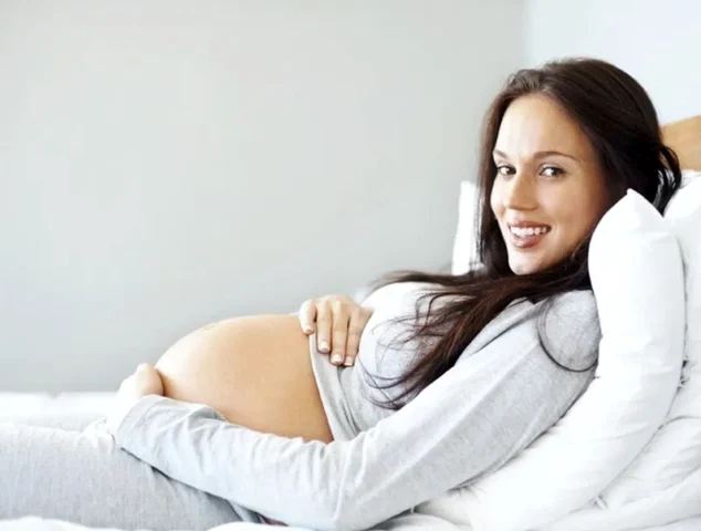 Giải Mã Giấc Mơ: Ngủ Mơ Thấy Mình Có Bầu Là Điềm Gì 2026? Hình ảnh người phụ nữ mơ thấy mình có bầu