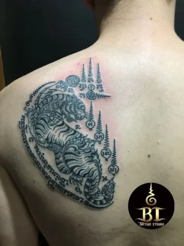 Hình Xăm Thái Lan Cực Đẹp: Khám Phá Nghệ Thuật Xăm Độc Đáo Hình xăm chữ Thái Lan nghệ thuật