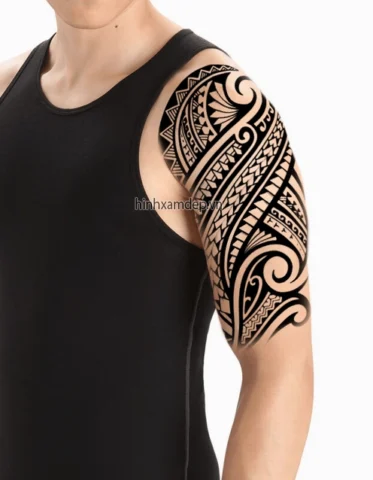 Hình xăm Maori trên bắp tay thể hiện văn hóa và sự mạnh mẽ
