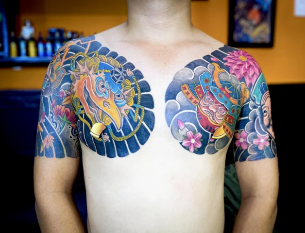 Hình xăm ngực Nhật cổ full chest với chủ đề hổ và hoa cúc