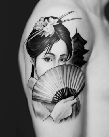 Hình xăm nữ Nhật cổ với họa tiết cổ điển