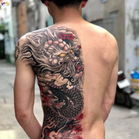 Hình Xăm Nửa Lưng Nam: Xu Hướng 2026 & Ý Nghĩa Sâu Sắc Hình xăm nửa lưng nam phong cách rồng ấn tượng