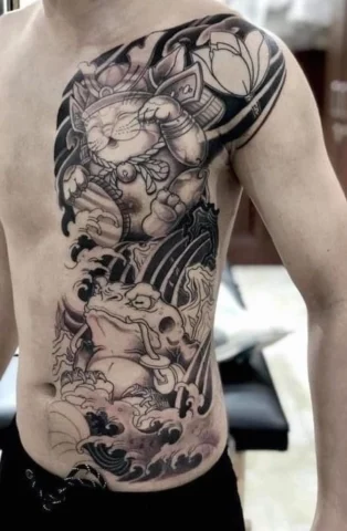 Hình xăm samurai nửa lưng với chi tiết tinh xảo