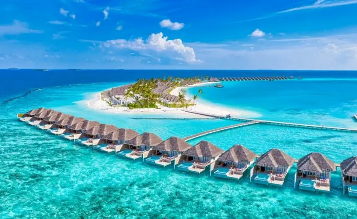 Hoạt động lặn biển ngắm san hô và cá tại Maldives