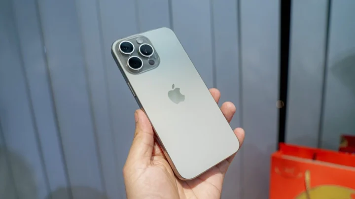 Màu Titan là màu gì? Khám phá vẻ đẹp và ứng dụng ấn tượng Điện thoại iPhone với màu Titan tự nhiên