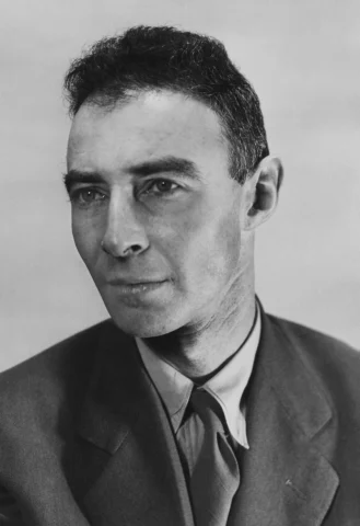 Ai là người sáng chế ra mìn gạt? Hé lộ danh tính và lịch sử phát triển J. Robert Oppenheimer, nhà vật lý lý thuyết