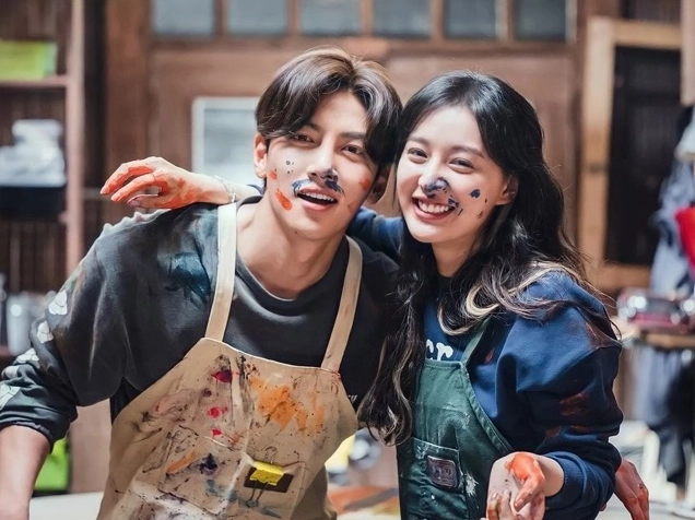 Ji Chang-wook Phim: Khám Phá Sự Nghiệp Rực Rỡ Của "Hoàng Tử Châu Á" Ji Chang-wook trong một buổi họp báo