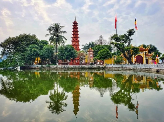 Chùa Trấn Quốc Nằm Ở Đâu Tại Việt Nam? Khám Phá Di Sản Văn Hóa Không gian thanh tịnh bên trong chùa Trấn Quốc