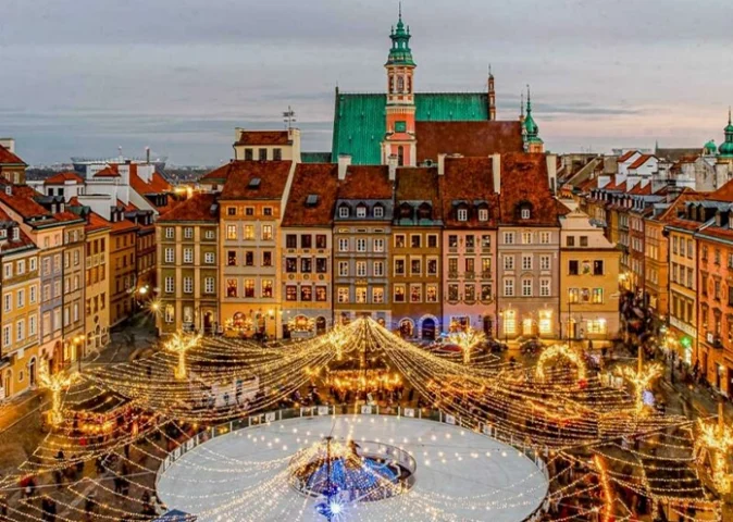 Đâu là thủ đô của Ba Lan? Khám phá Warsaw - Trái tim Châu Âu Khu Phố Cổ Warsaw với những tòa nhà đầy màu sắc