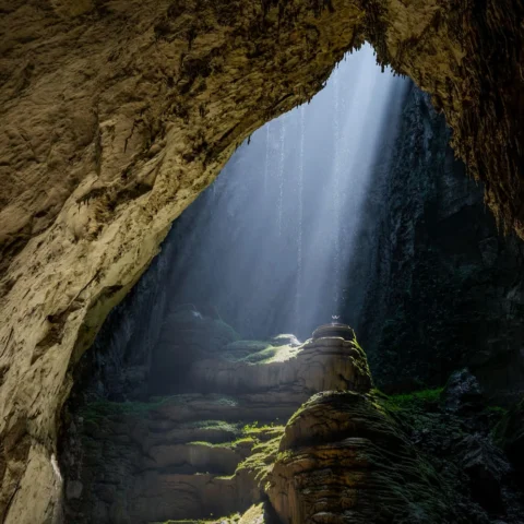 Khám phá Di sản Thiên nhiên Thế giới: Hang động Phong Nha - Kẻ Bàng Khung cảnh bên trong hang động Phong Nha - Kẻ Bàng