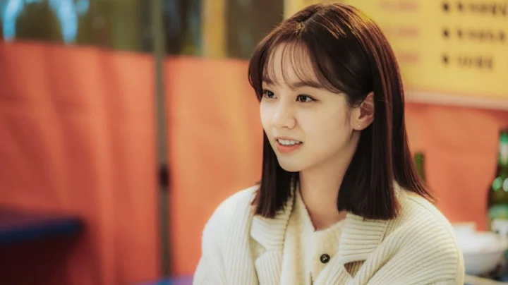 Lee Hye-ri trong một buổi chụp hình