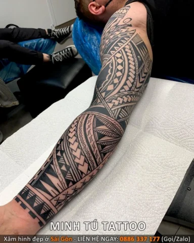Hình Xăm Maori Full Tay: Biểu Tượng Sức Mạnh & Di Sản Văn Hóa Mẫu hình xăm Maori full tay ấn tượng
