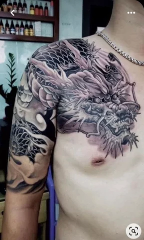 Mẫu hình xăm rồng vắt vai độc đáo