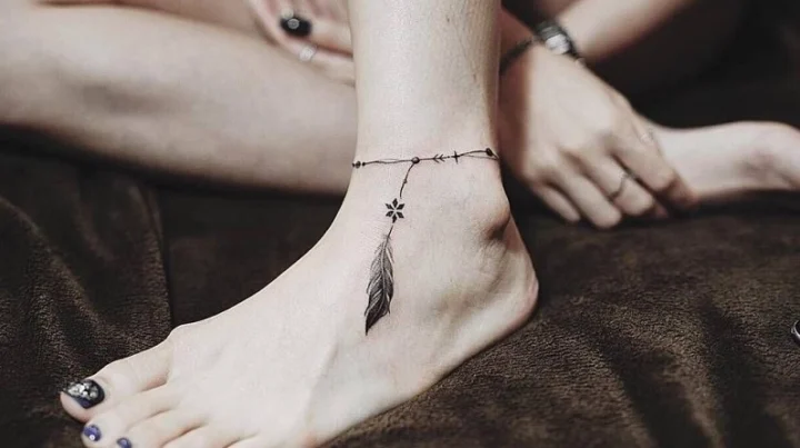 Mẫu hình xăm tinh tế ở cổ chân