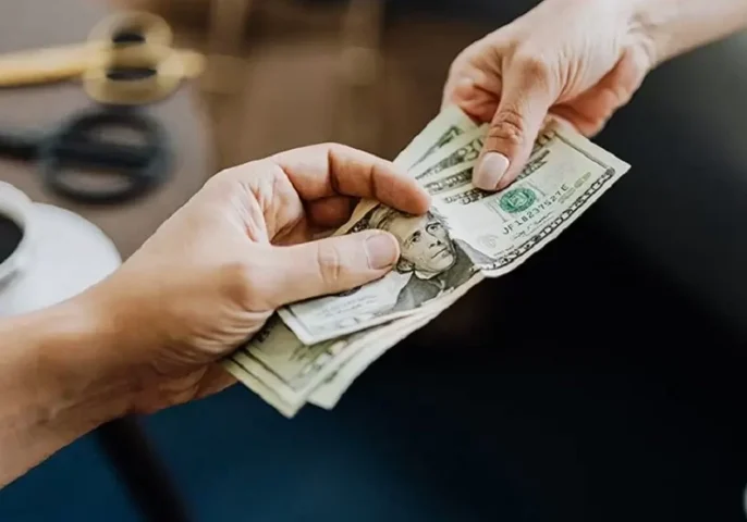 Mơ thấy người yêu cho tiền