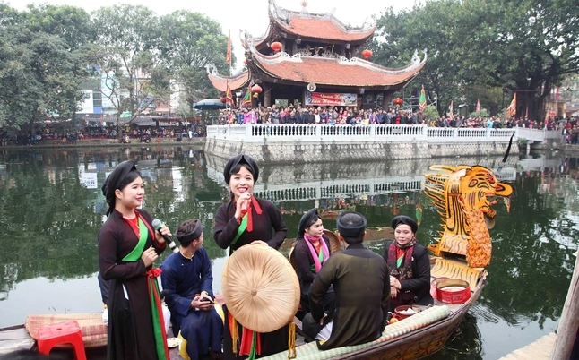 Nghệ nhân hát Quan họ tại Lễ hội Lim