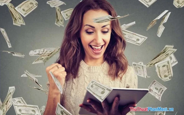 Mơ thấy trúng số đánh con gì? Giải mã giấc mơ và con số may mắn 2026 Người phụ nữ đang giữ vé số