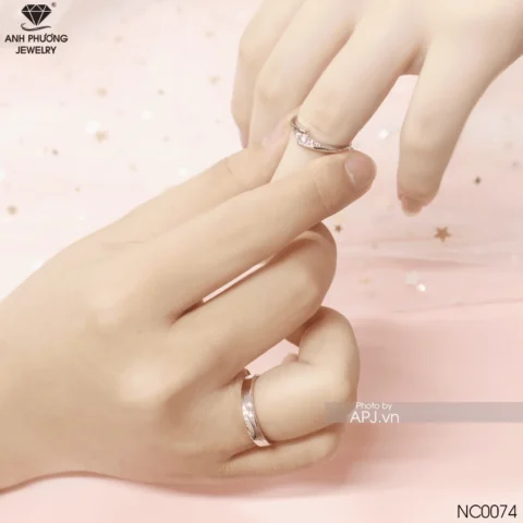 Nhẫn cưới vàng trắng đính kim cương
